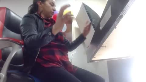 Snapshot of sexy_mature_hot01 chatting on 10.14.25 MARIPOSA online show from 10.14.25