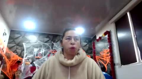 Snapshot of sexy_mature_hot01 chatting on 10.28.25 MARIPOSA online show from 10.28.25