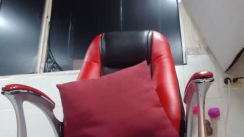 Snapshot of sexy_mature_hot01 chatting on 10.29.25 MARIPOSA online show from 10.29.25