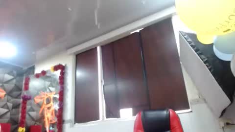 Snapshot of sexy_mature_hot01 chatting on 10.29.25 MARIPOSA online show from 10.29.25