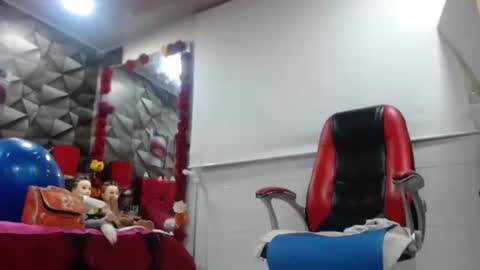 Snapshot of sexy_mature_hot01 chatting on 11.04.25 MARIPOSA online show from 11.04.25