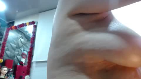 Snapshot of sexy_mature_hot01 chatting on 11.13.25 MARIPOSA online show from 11.13.25