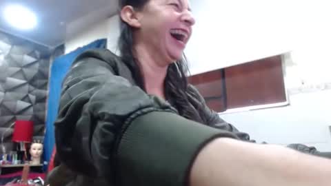 Snapshot of sexy_mature_hot01 chatting on 11.19.25 MARIPOSA online show from 11.19.25