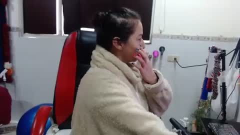 Snapshot of sexy_mature_hot01 chatting on 11.26.25 MARIPOSA online show from 11.26.25