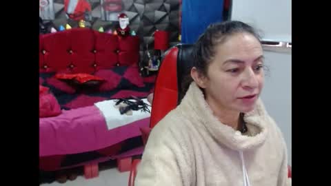 Snapshot of sexy_mature_hot01 chatting on 11.28.25 MARIPOSA online show from 11.28.25