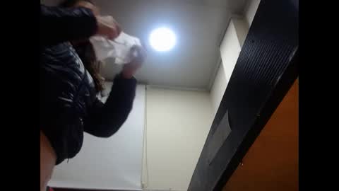 Snapshot of sexy_mature_hot01 chatting on 12.01.25 MARIPOSA online show from 12.01.25