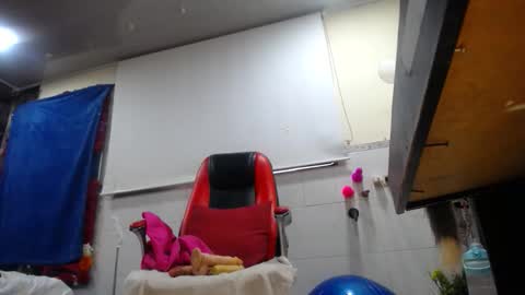 Snapshot of sexy_mature_hot01 chatting on 12.14.25 MARIPOSA online show from 12.14.25