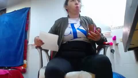 Snapshot of sexy_mature_hot01 chatting on 12.15.25 MARIPOSA online show from 12.15.25