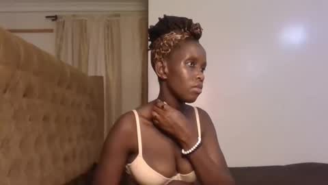 Snapshot of sexy_maya3 chatting on 11.06.25 maya online show from 11.06.25