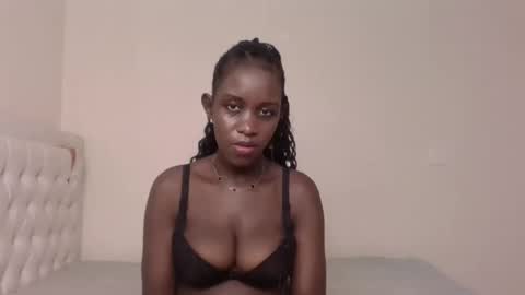 Snapshot of sexy_maya3 chatting on 11.24.25 maya online show from 11.24.25