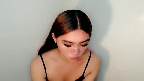 Snapshot of sexy_mikaxoxo chatting on 12.05.25 mika online show from 12.05.25