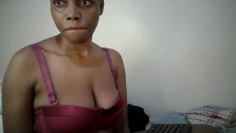 Snapshot of sexy_muna2 chatting on 05.15.26 sexy_muna2 online show from 05.15.26