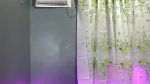 Snapshot of sexy_naughtyjasminxxx chatting on 01.29.25 Jasmin online show from 01.29.25