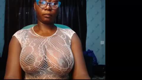 Snapshot of sexy_pearl12 chatting on 01.24.25 zoe online show from 01.24.25