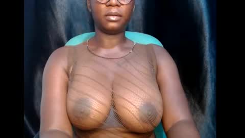 Snapshot of sexy_pearl12 chatting on 03.09.25 zoe online show from 03.09.25