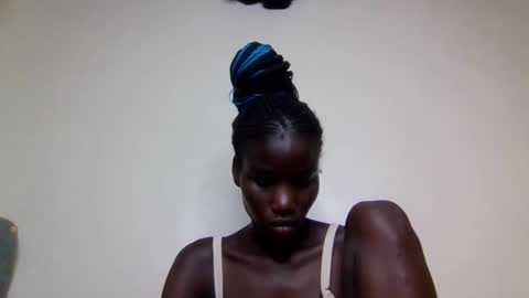 Snapshot of sexy_petittie chatting on 10.27.25 sexy_petittie online show from 10.27.25