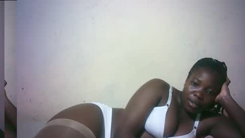 Snapshot of sexy_sandrah chatting on 10.05.25 sexy_sandrah online show from 10.05.25