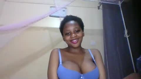 Snapshot of sexy_short chatting on 09.19.25 Janet online show from 09.19.25