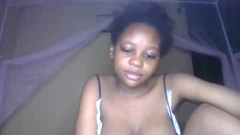 Snapshot of sexy_short chatting on 10.19.25 Janet online show from 10.19.25