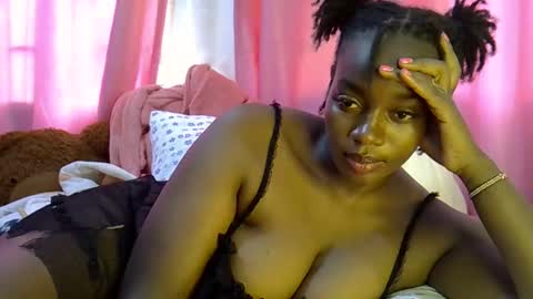 Snapshot of sexy_siera chatting on 04.24.26 laura online show from 04.24.26