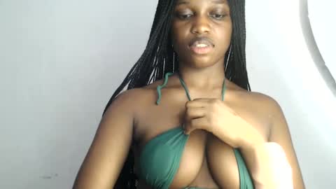 Snapshot of sexy_sinaha chatting on 01.11.25 naomi online show from 01.11.25
