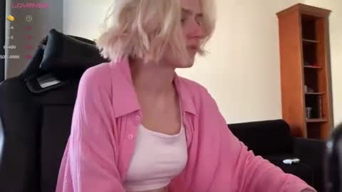 Snapshot of sexy_sweets chatting on 09.13.25 Sexy-Sweets online show from 09.13.25