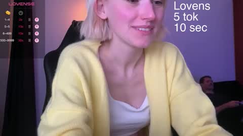 Snapshot of sexy_sweets chatting on 09.13.25 Sexy-Sweets online show from 09.13.25