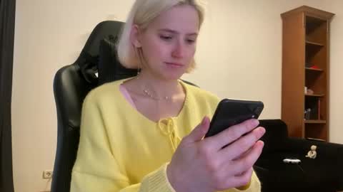 Snapshot of sexy_sweets chatting on 09.23.25 Sexy-Sweets online show from 09.23.25