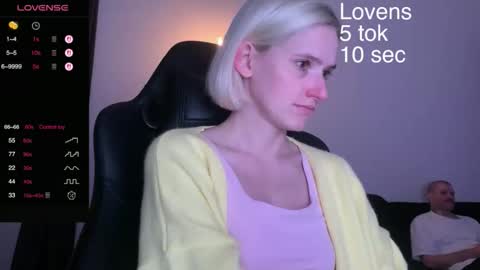 Snapshot of sexy_sweets chatting on 09.25.25 Sexy-Sweets online show from 09.25.25