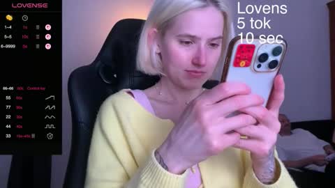 Snapshot of sexy_sweets chatting on 09.26.25 Sexy-Sweets online show from 09.26.25