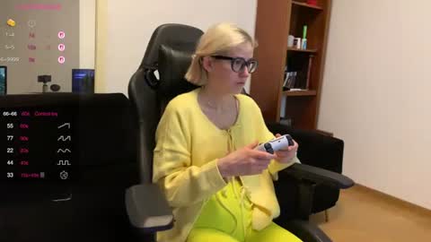 Snapshot of sexy_sweets chatting on 10.06.25 Sexy-Sweets online show from 10.06.25