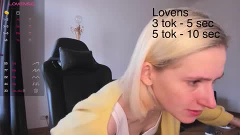 Snapshot of sexy_sweets chatting on 10.28.25 Sexy-Sweets online show from 10.28.25