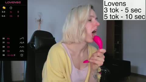 Snapshot of sexy_sweets chatting on 11.03.25 Sexy-Sweets online show from 11.03.25