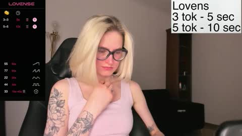 Snapshot of sexy_sweets chatting on 11.06.25 Sexy-Sweets online show from 11.06.25