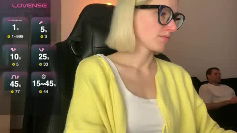 Snapshot of sexy_sweets chatting on 11.12.25 Sexy-Sweets online show from 11.12.25