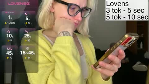 Snapshot of sexy_sweets chatting on 11.19.25 Sexy-Sweets online show from 11.19.25