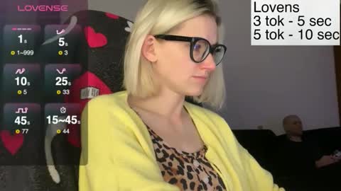 Snapshot of sexy_sweets chatting on 11.20.25 Sexy-Sweets online show from 11.20.25