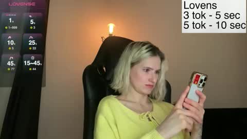 Snapshot of sexy_sweets chatting on 11.27.25 Sexy-Sweets online show from 11.27.25