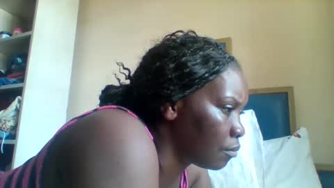 Snapshot of sexy_vivy1 chatting on 10.27.25 sexy_vivy1 online show from 10.27.25