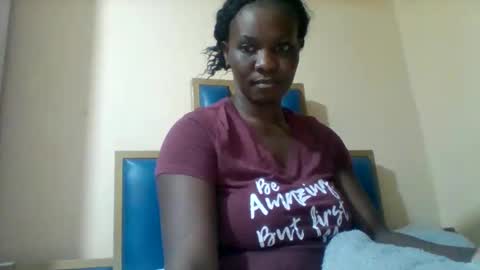 Snapshot of sexy_vivy1 chatting on 10.28.25 sexy_vivy1 online show from 10.28.25