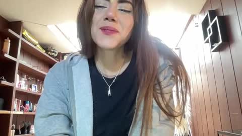 Snapshot of sexyaliceskay chatting on 12.17.25 Alice Skay online show from 12.17.25