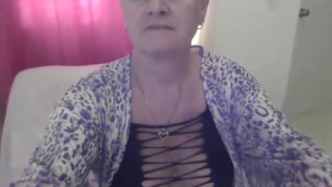 Sexy GILF Allie Kay online show from 01.04.25