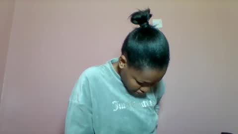 Snapshot of sexyapple2002 chatting on 09.12.25 sexyapple2002 online show from 09.12.25