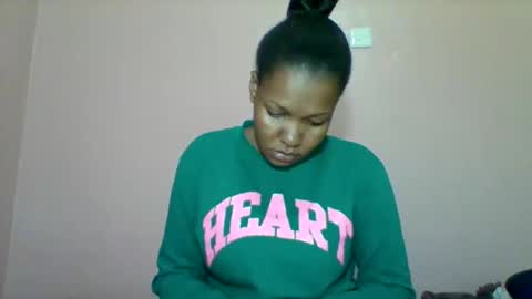 Snapshot of sexyapple2002 chatting on 09.17.25 sexyapple2002 online show from 09.17.25