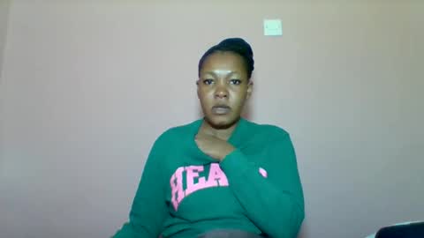 Snapshot of sexyapple2002 chatting on 09.26.25 sexyapple2002 online show from 09.26.25