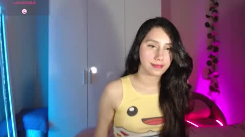 Snapshot of sexyasstime_1718 chatting on 12.18.25 Alice online show from 12.18.25