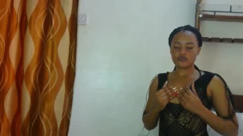 Snapshot of sexybaddie_ chatting on 12.03.25 Lisa online show from 12.03.25