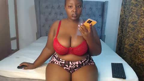Snapshot of sexychocco_ chatting on 01.08.25 sexychocco online show from 01.08.25