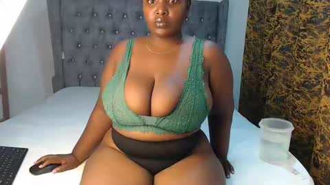 Snapshot of sexychocco_ chatting on 01.18.25 sexychocco online show from 01.18.25