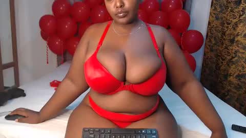 Snapshot of sexychocco_ chatting on 02.15.25 sexychocco online show from 02.15.25